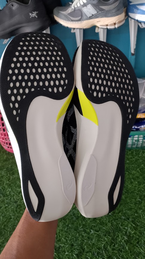 ASICS Magic Speed 5 "Black / White" foto 3