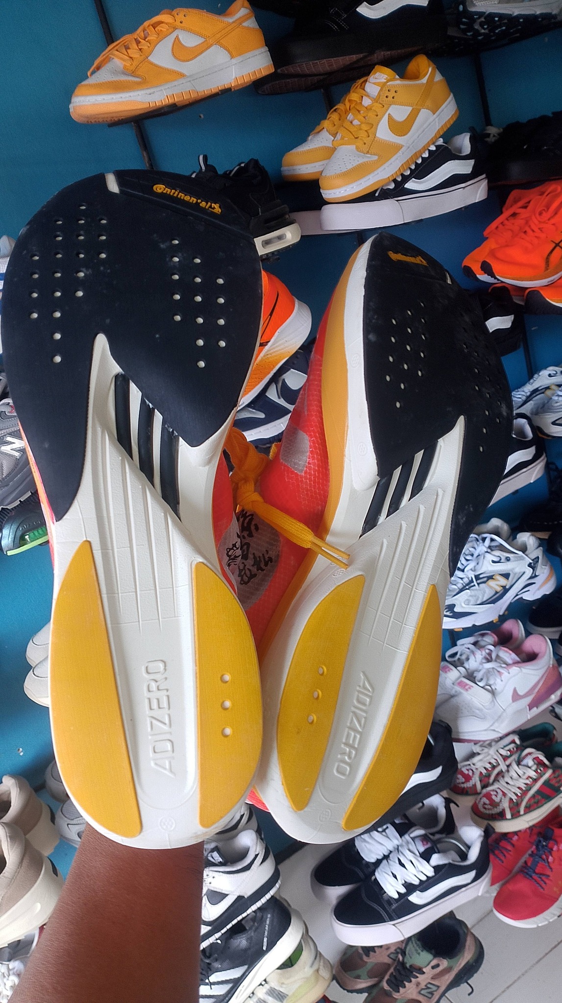 sepatu lari adizero foto 3