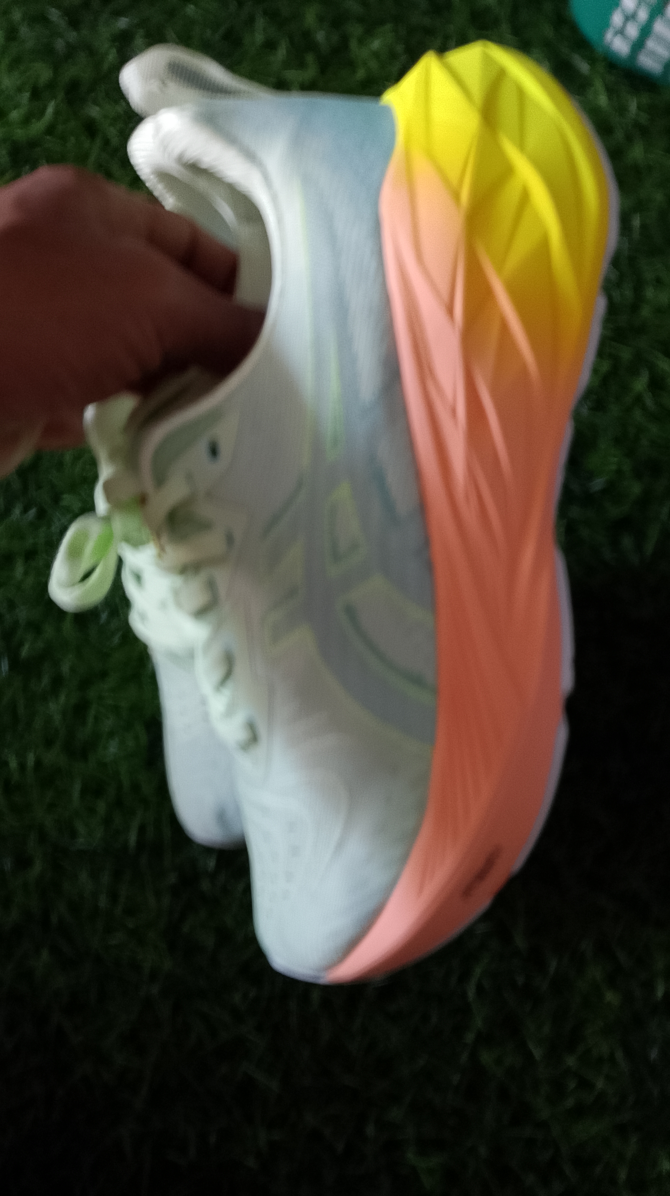 ASICS Novablast 4 "Paris" (Cool Matcha / Safety Yellow) foto 4