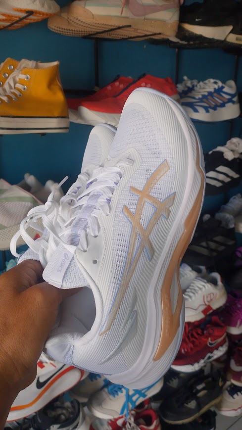ASICS Netburner Ballistic FF 4 in the White/Champagne foto 2