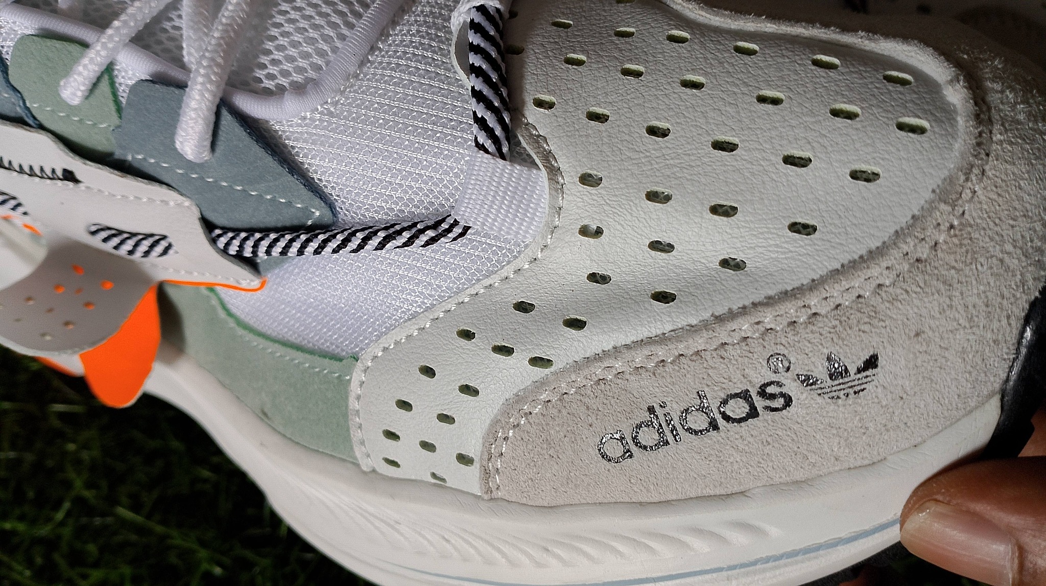 sepatu adidas foto 3
