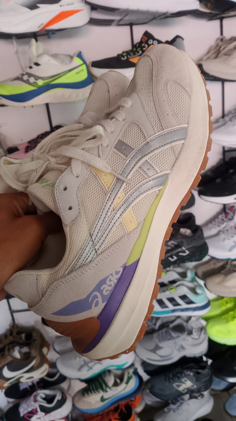 sepatu asics pria foto 4