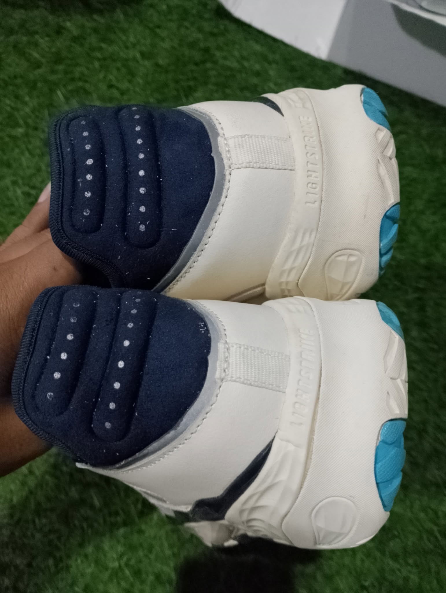 Adidas Niteball "Off White/Cream White/Pink Tint foto 3