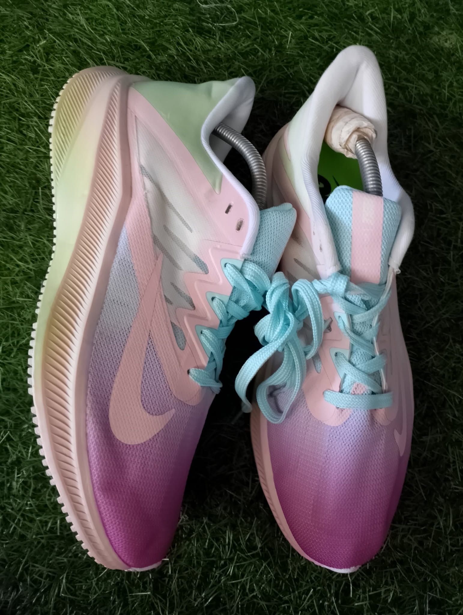 sepatu lari foto 5