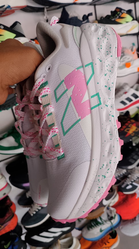 sepatu lari wanita trail run foto 2