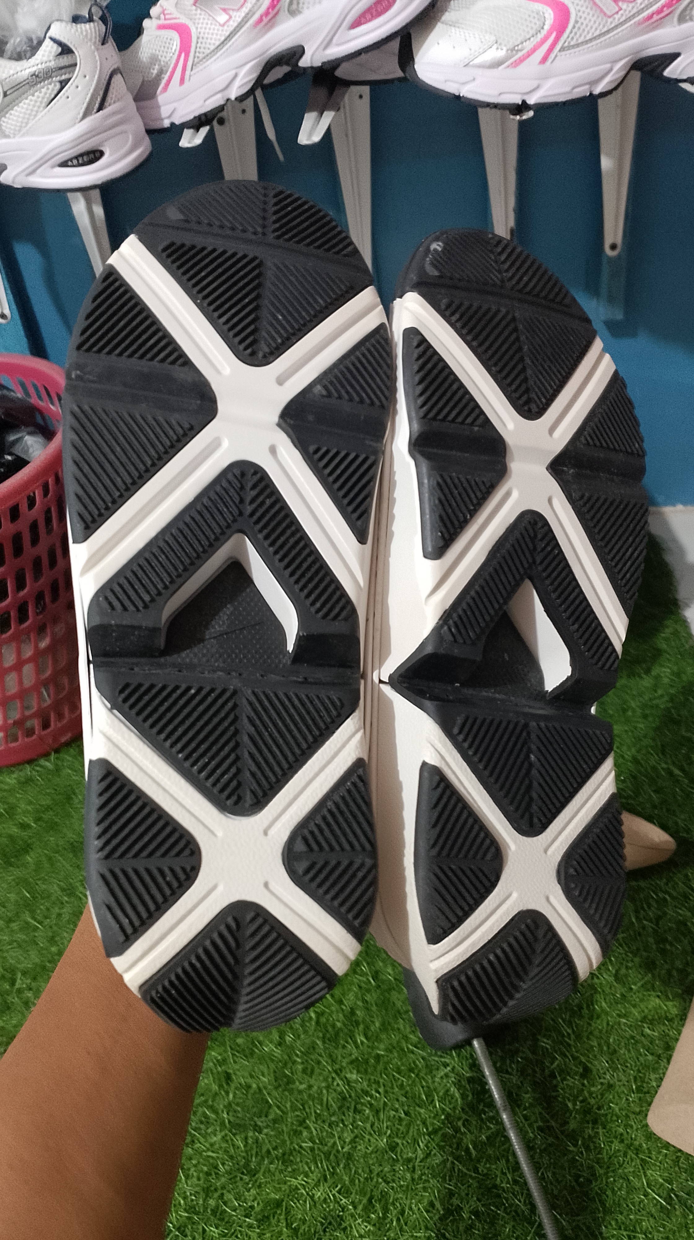 slip on cewek nike easy foto 2