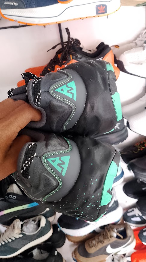 sepatu lari trail run foto 3