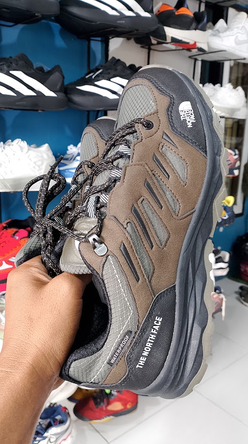 sepatu outdoor the north face foto 4