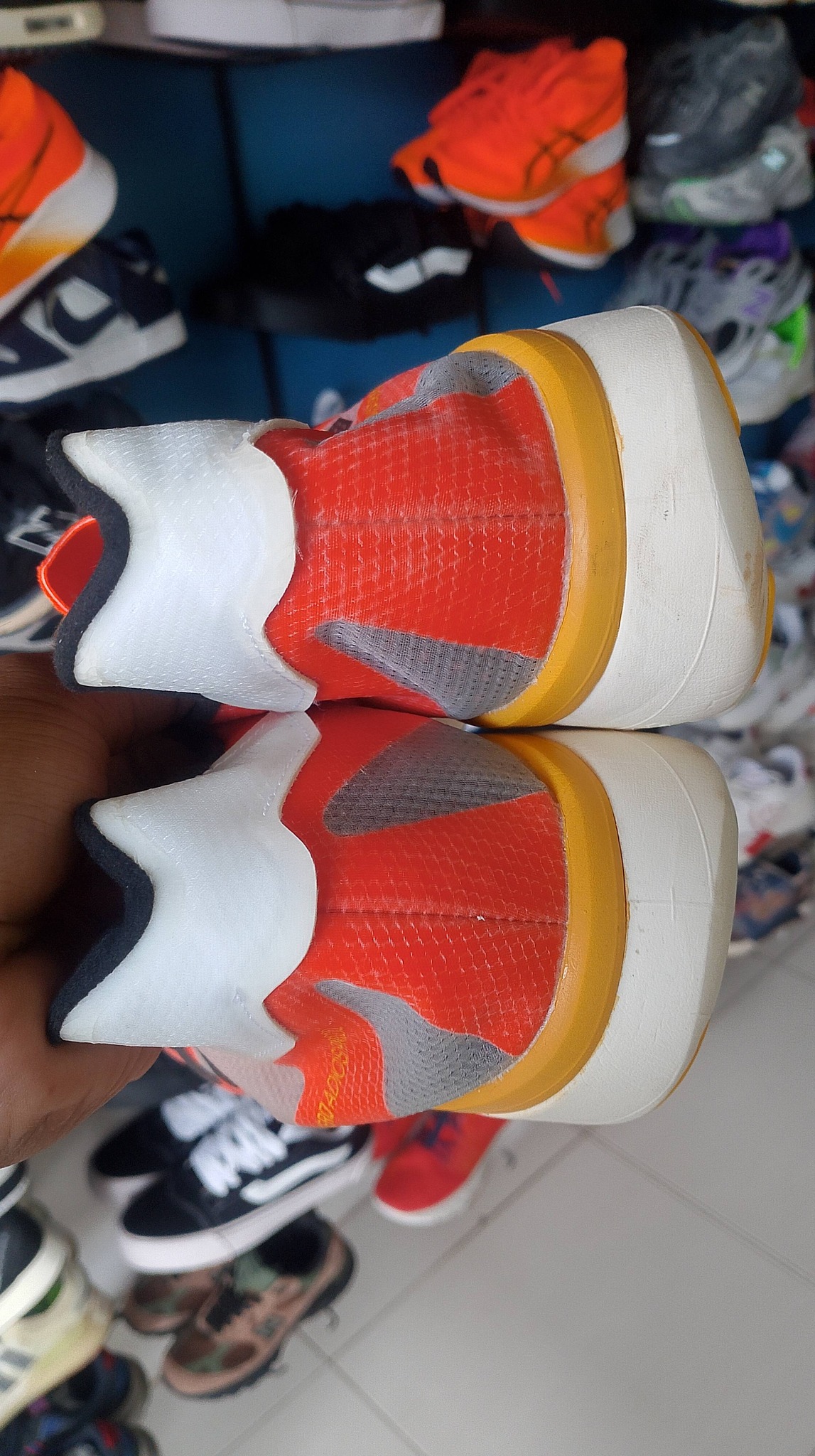 sepatu lari adizero foto 4