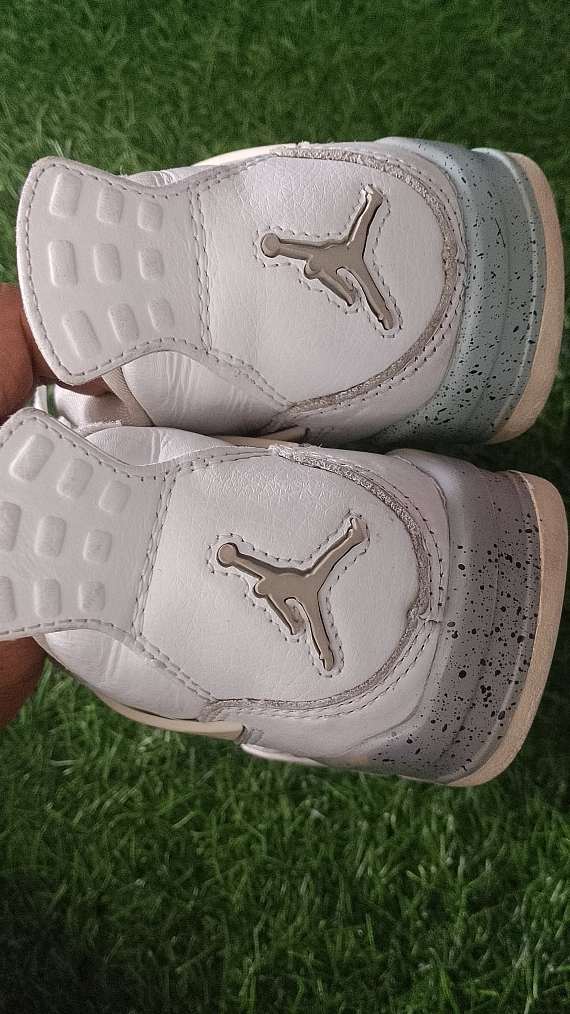 Air Jordan 4 Retro "Linen" (atau dikenal juga sebagai varian "Sand" foto 2