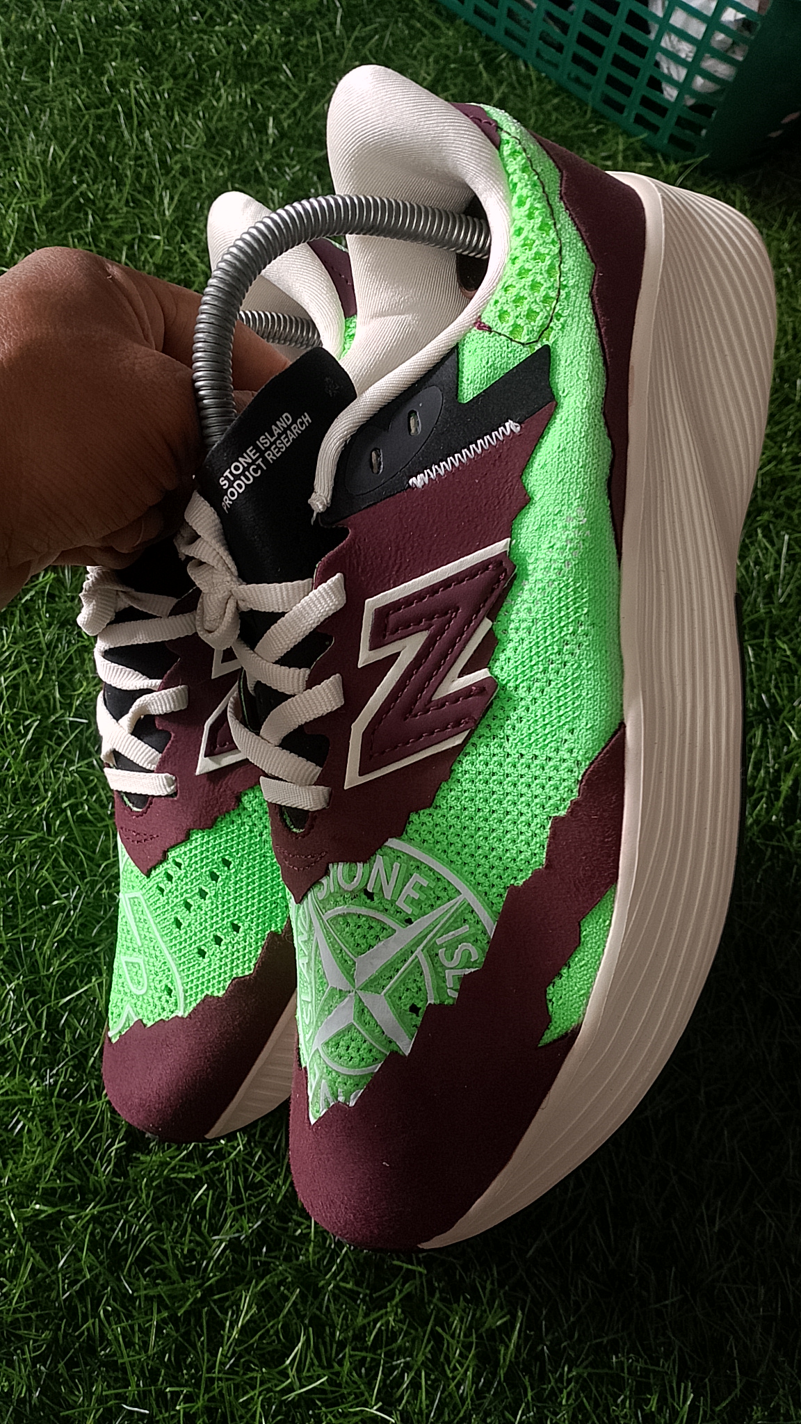 Stone Island x Tokyo Design Studio x New Balance FuelCell RC Elite v2 in the Burgundy/Energy Lime foto 3