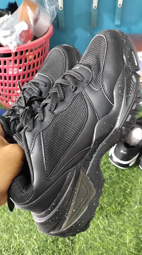 sepatu fullblack nike foto 2