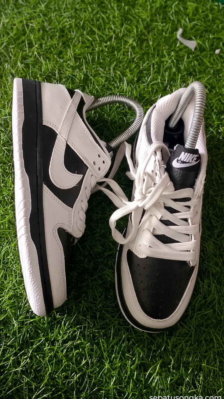 Nike Dunk Low "Reverse Panda