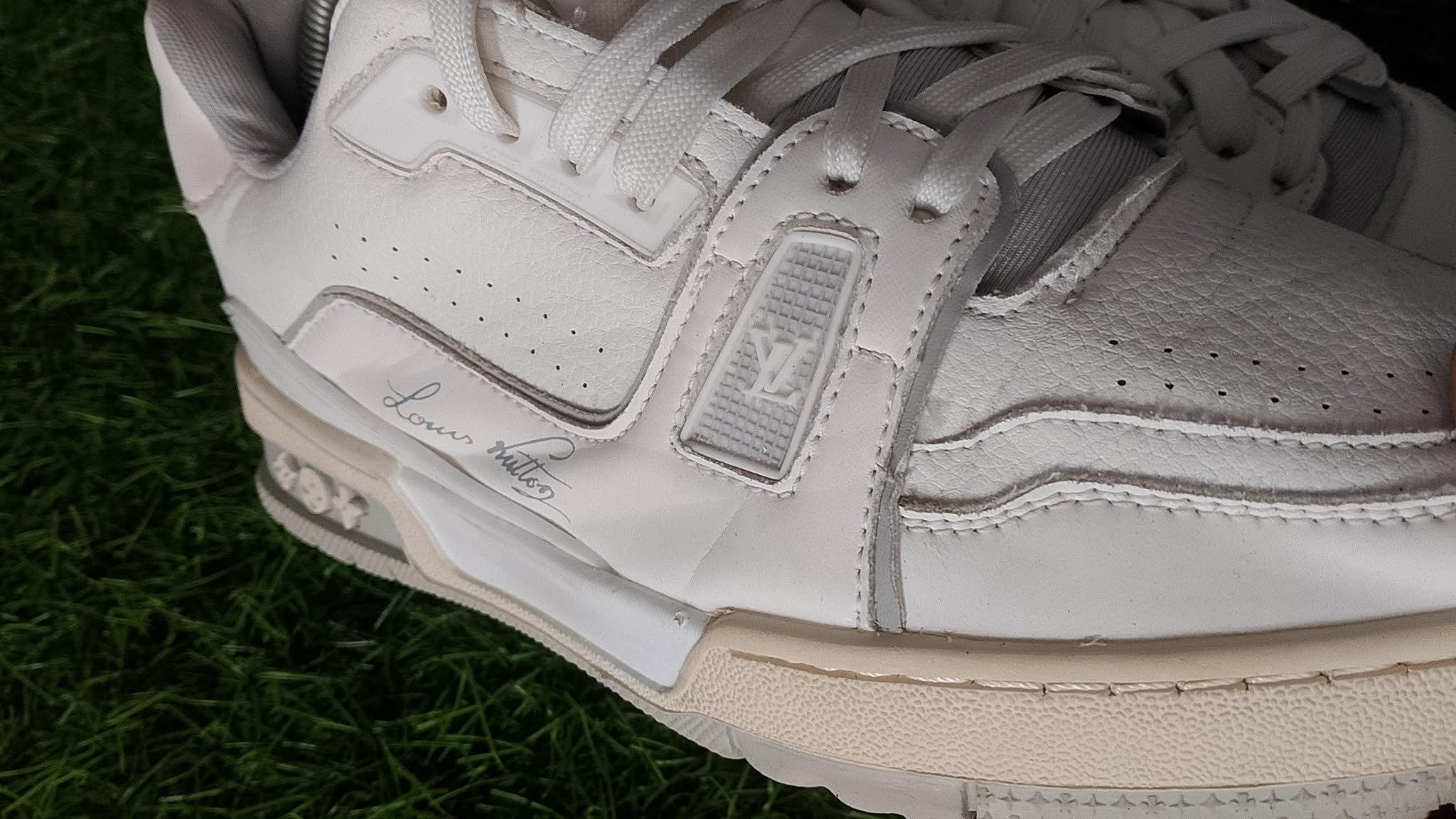 sepatu LV foto 4
