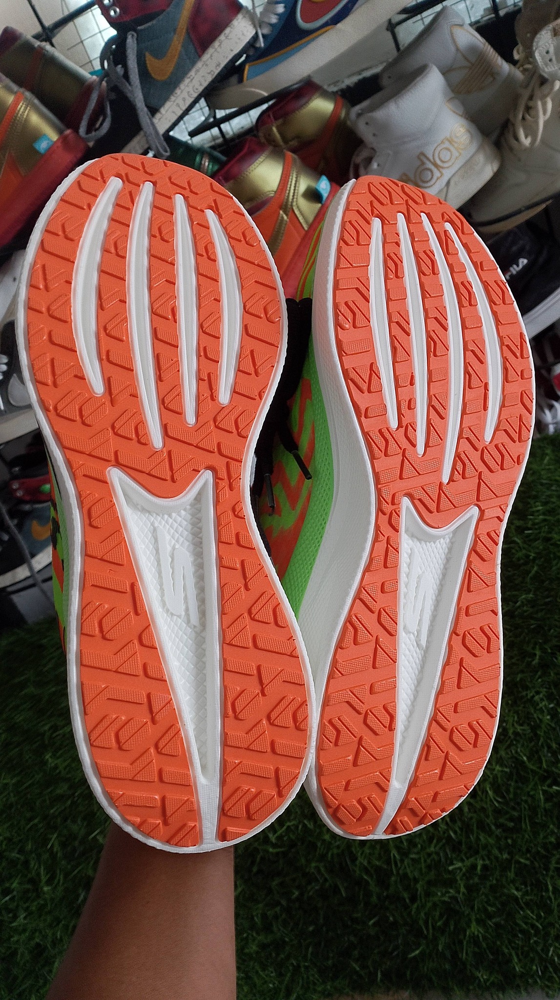 sepatu run skecher foto 4