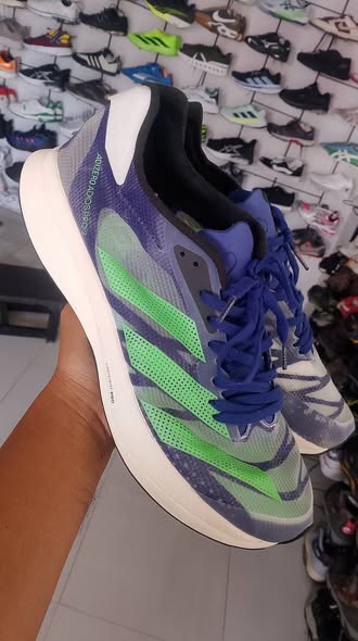 sepatu lari adizero foto 2