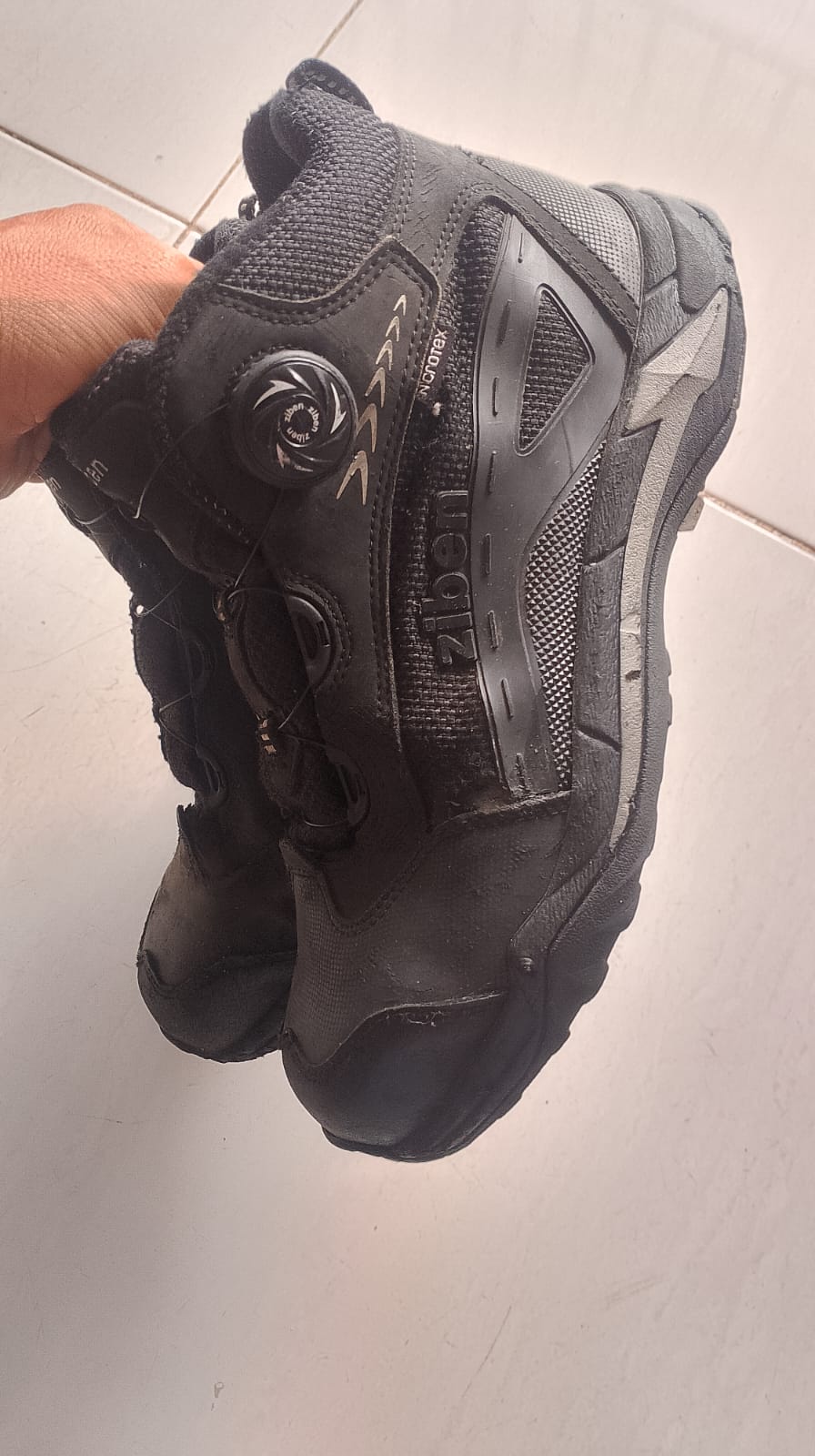 sepatu savety ujung besi foto 3