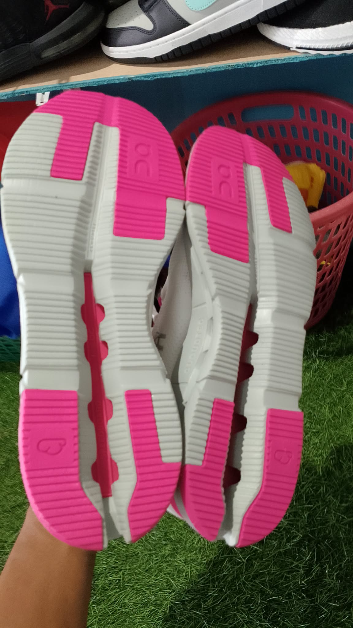 sepatu olahraga OC foto 3