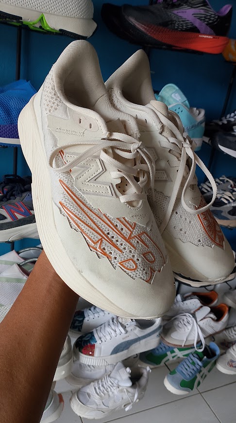 Stone Island x Tokyo Design Studio x New Balance FuelCell RC Elite v2 "White" (Cream/Orange) foto 4
