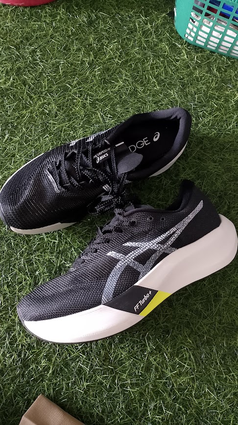 ASICS Magic Speed 5 "Black / White" foto 5
