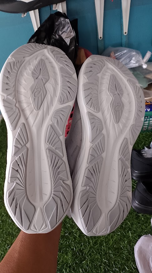 sepatu run asics foto 2