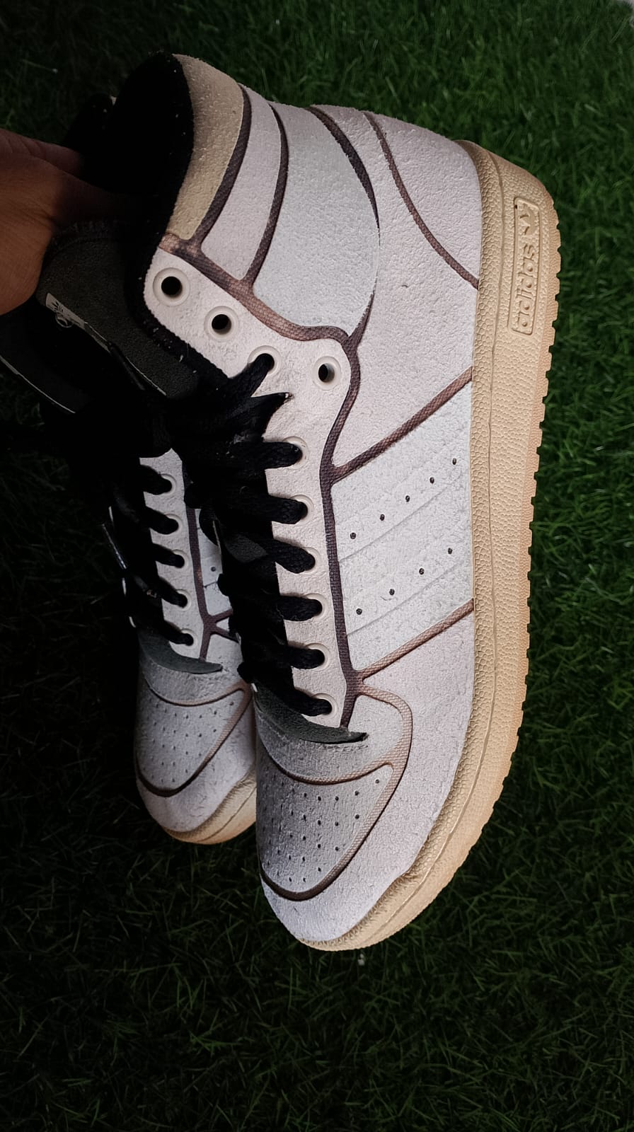 Star Wars x adidas Top Ten Hi "The Child" foto 4