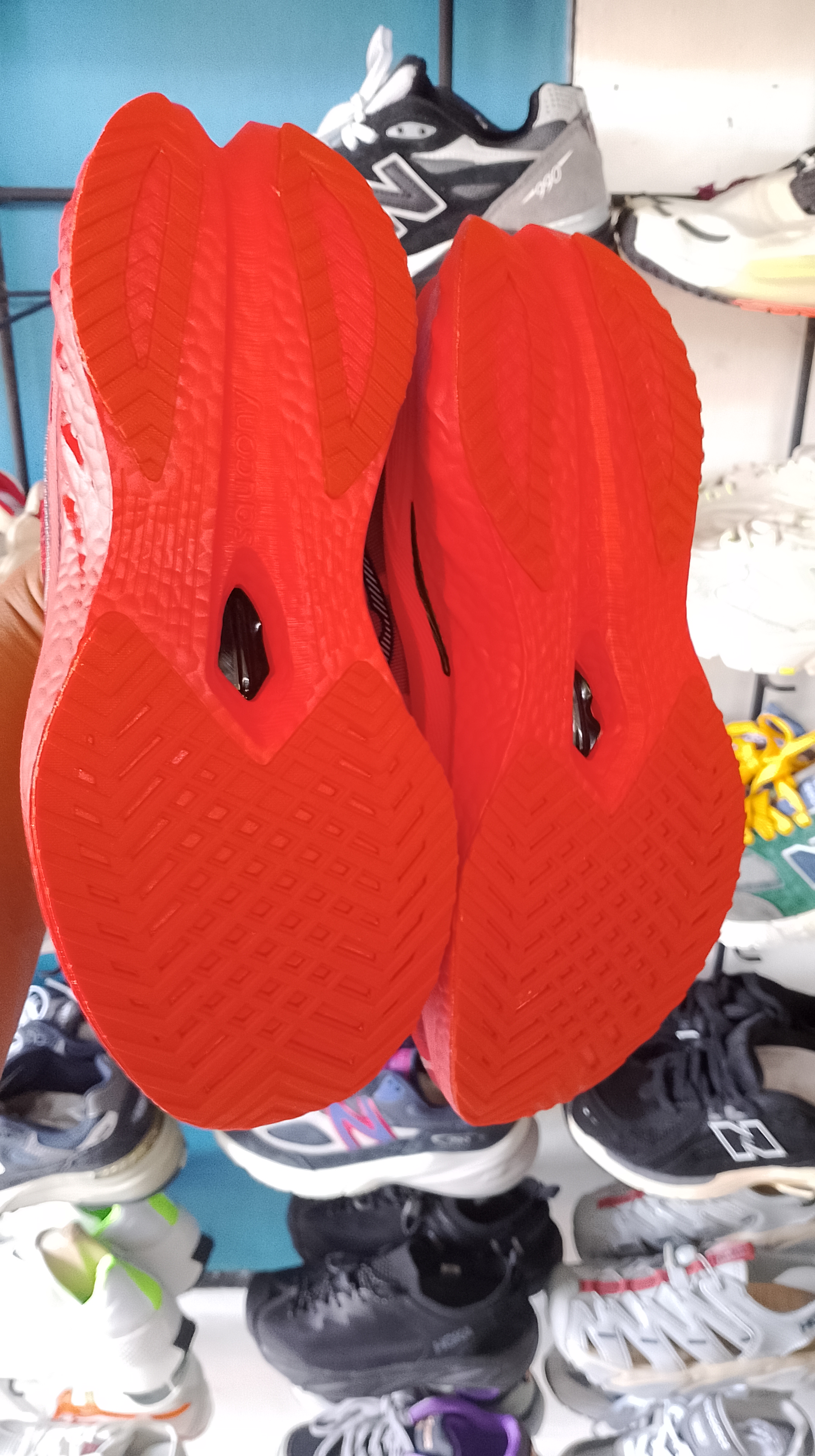 sepatu lari cowok saucony endorvin 4 foto 2