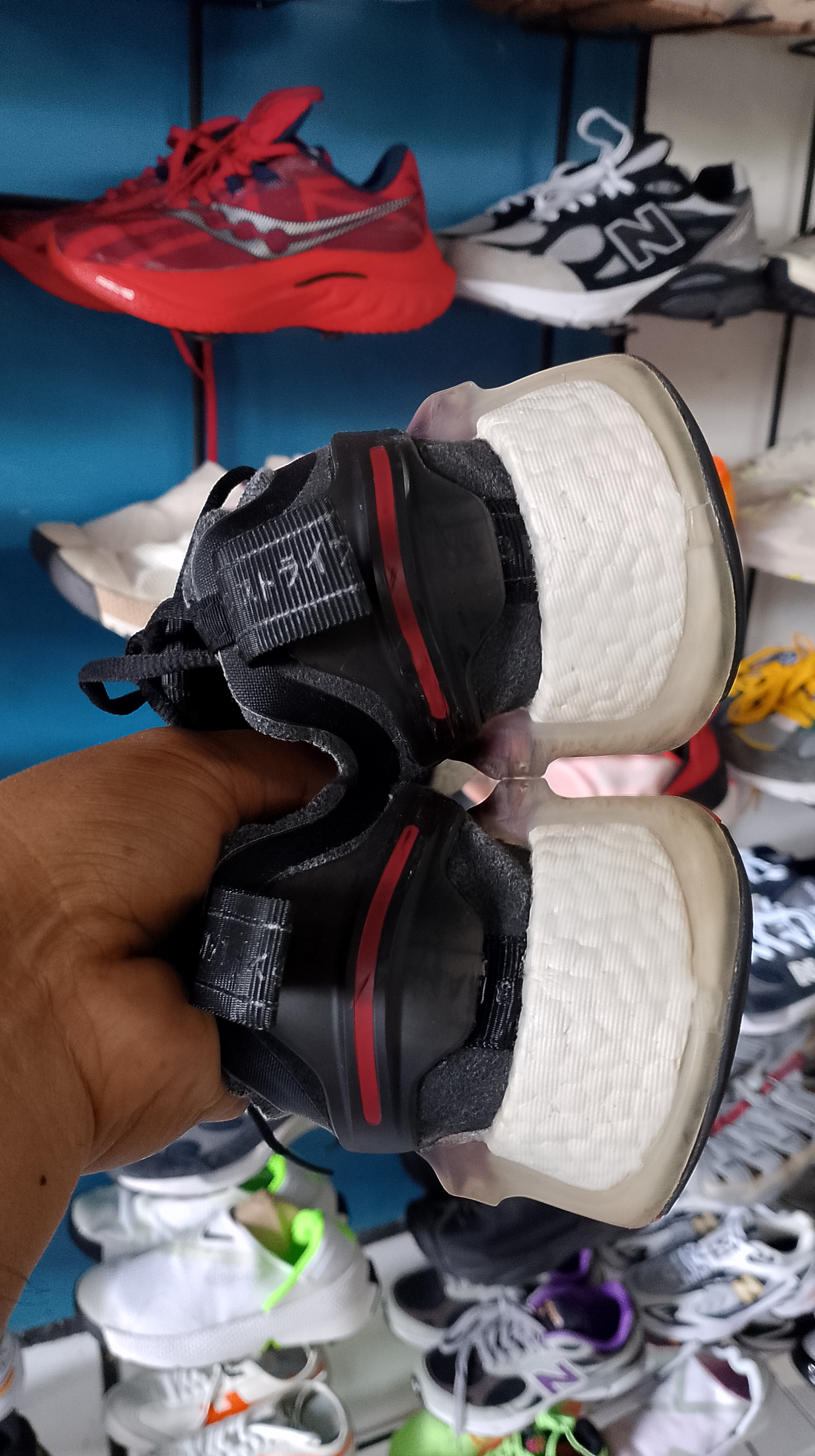 sepatu sekolah adidas boost foto 3