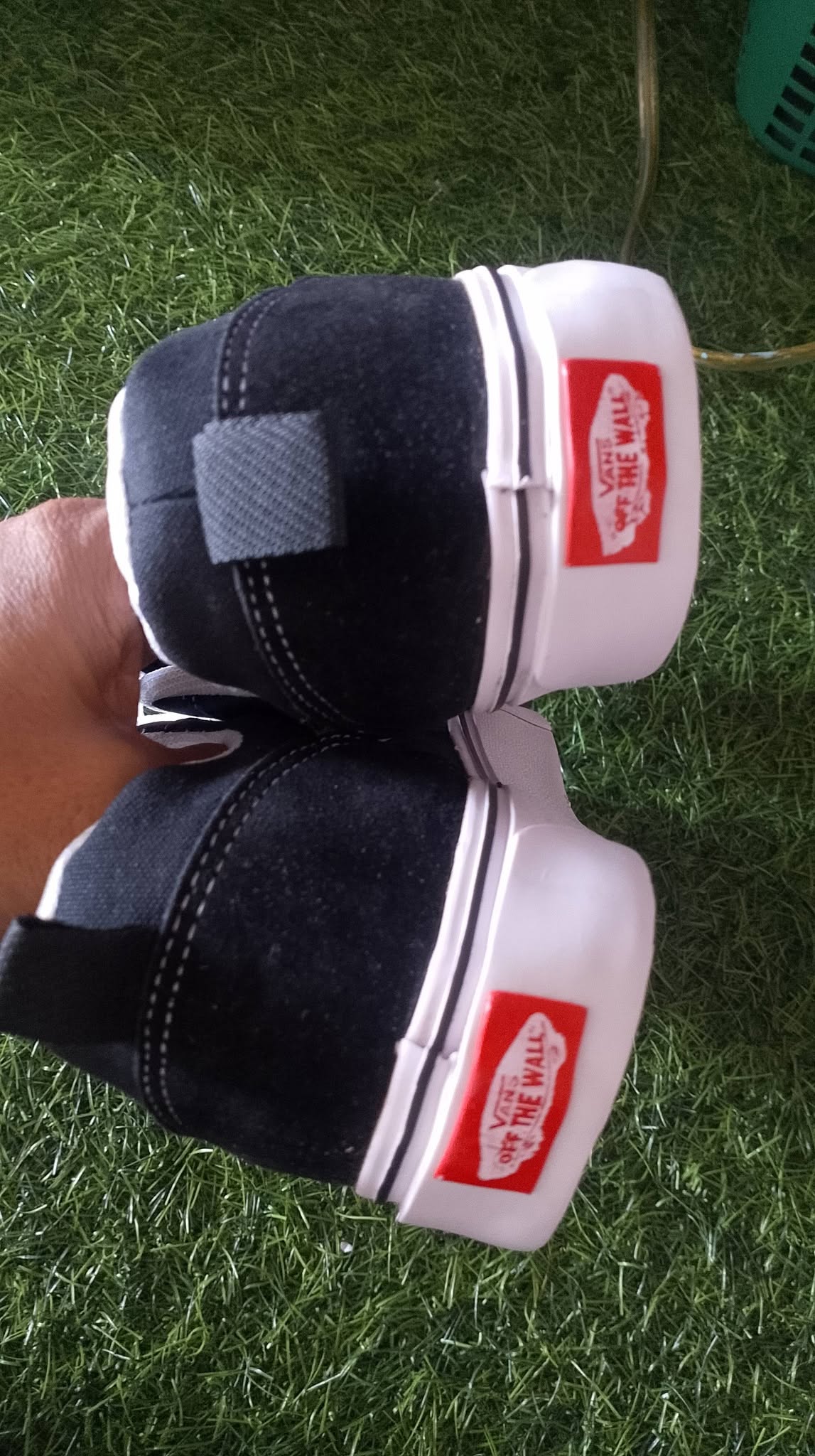 vans hitam putih foto 2