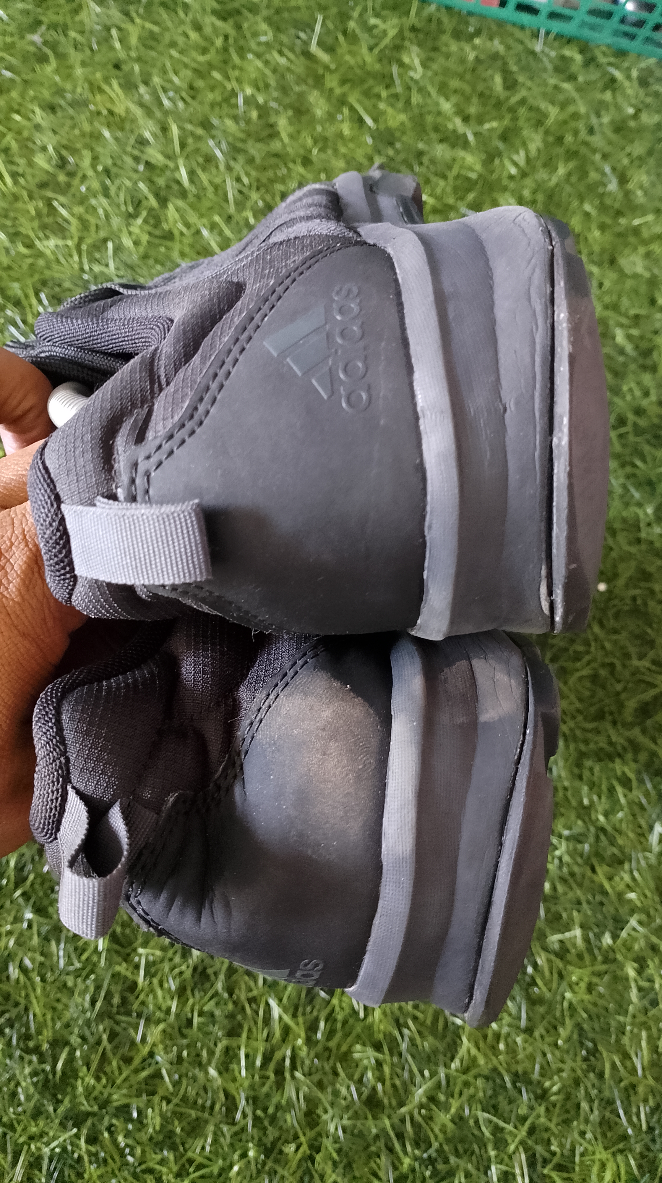 sepatu adidas pria foto 4