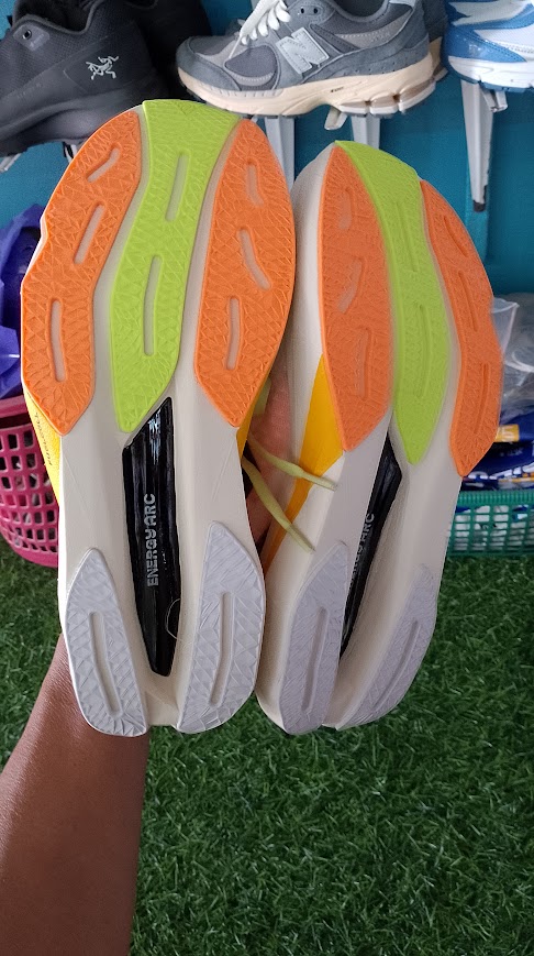 New Balance FuelCell SuperComp Elite v4 "White Lime Mango" (atau White/Hot Mango) foto 2