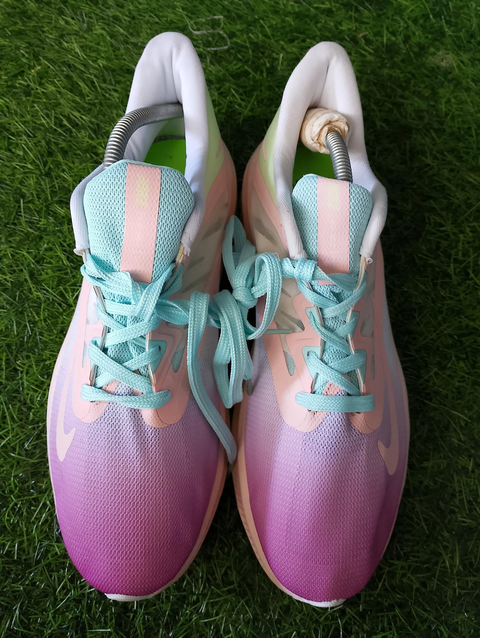 sepatu lari foto 3