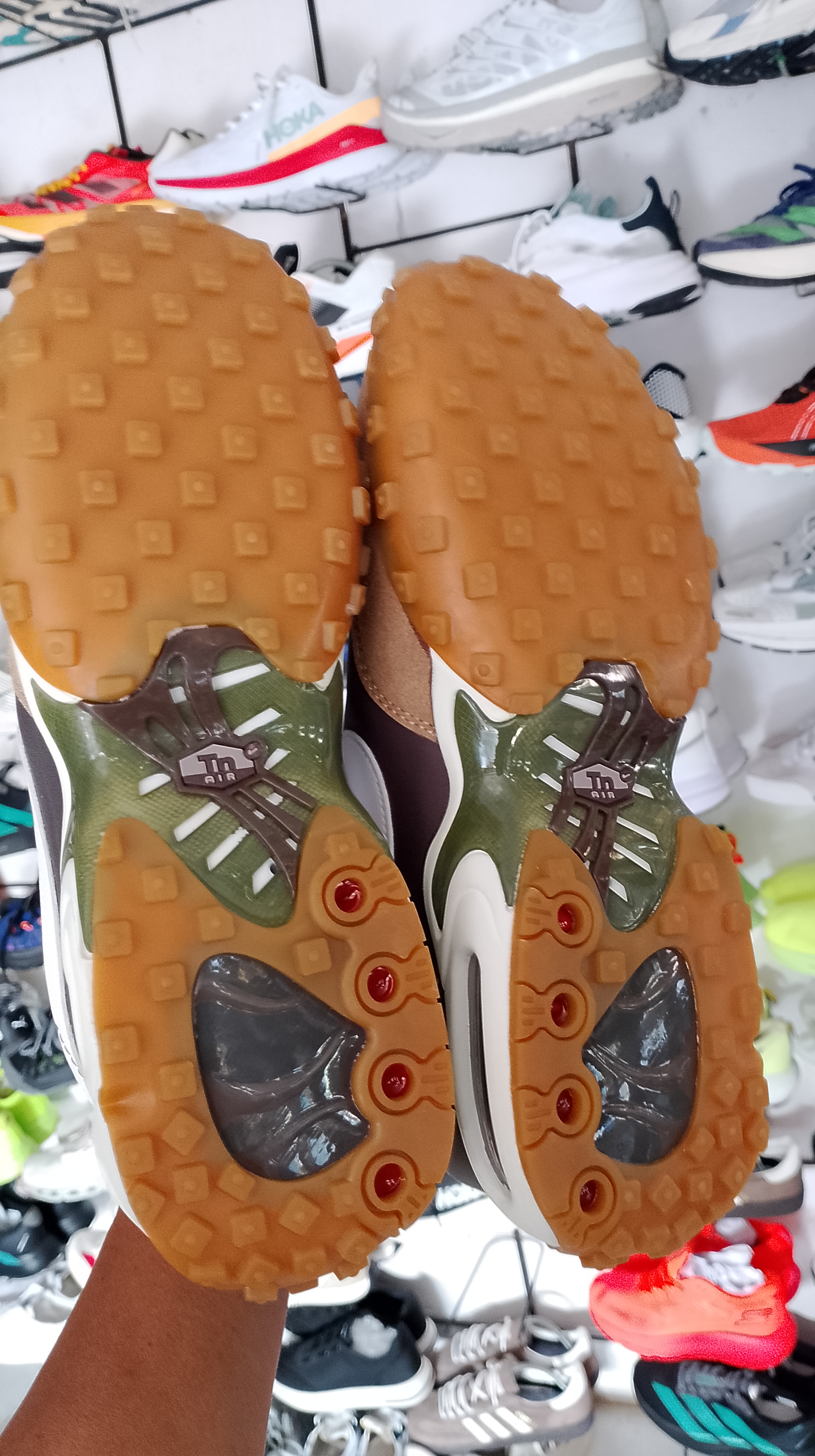 sneaker palopo- Nike Air Max Waffle SP (varian warna Matte Olive / Dark Brown Gum foto 2