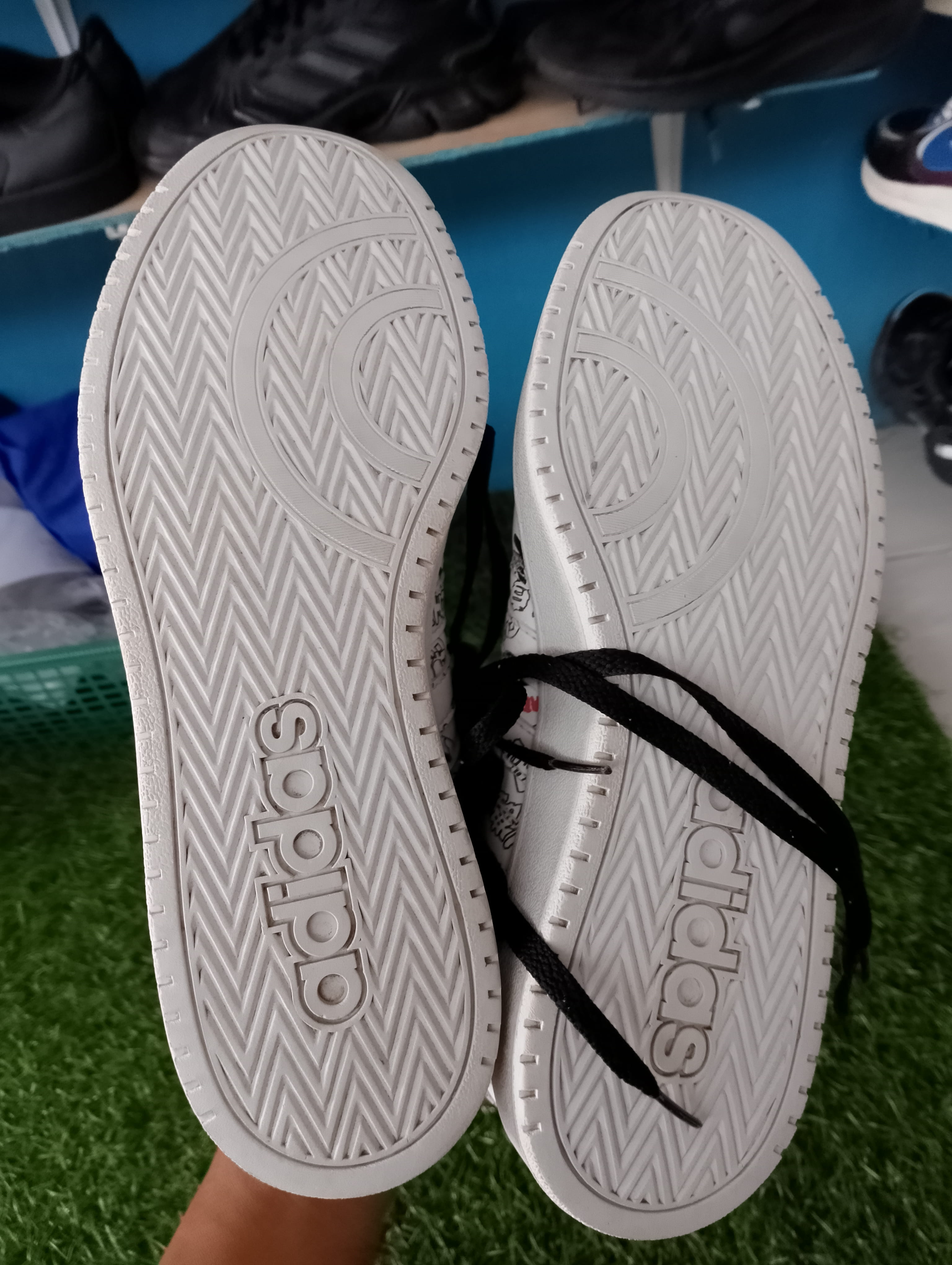 adidas Neo Hoops 2.0 Mid "Black White Graffiti" foto 3