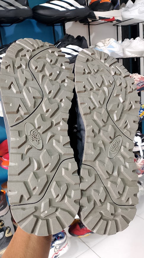 sepatu outdoor the north face foto 2