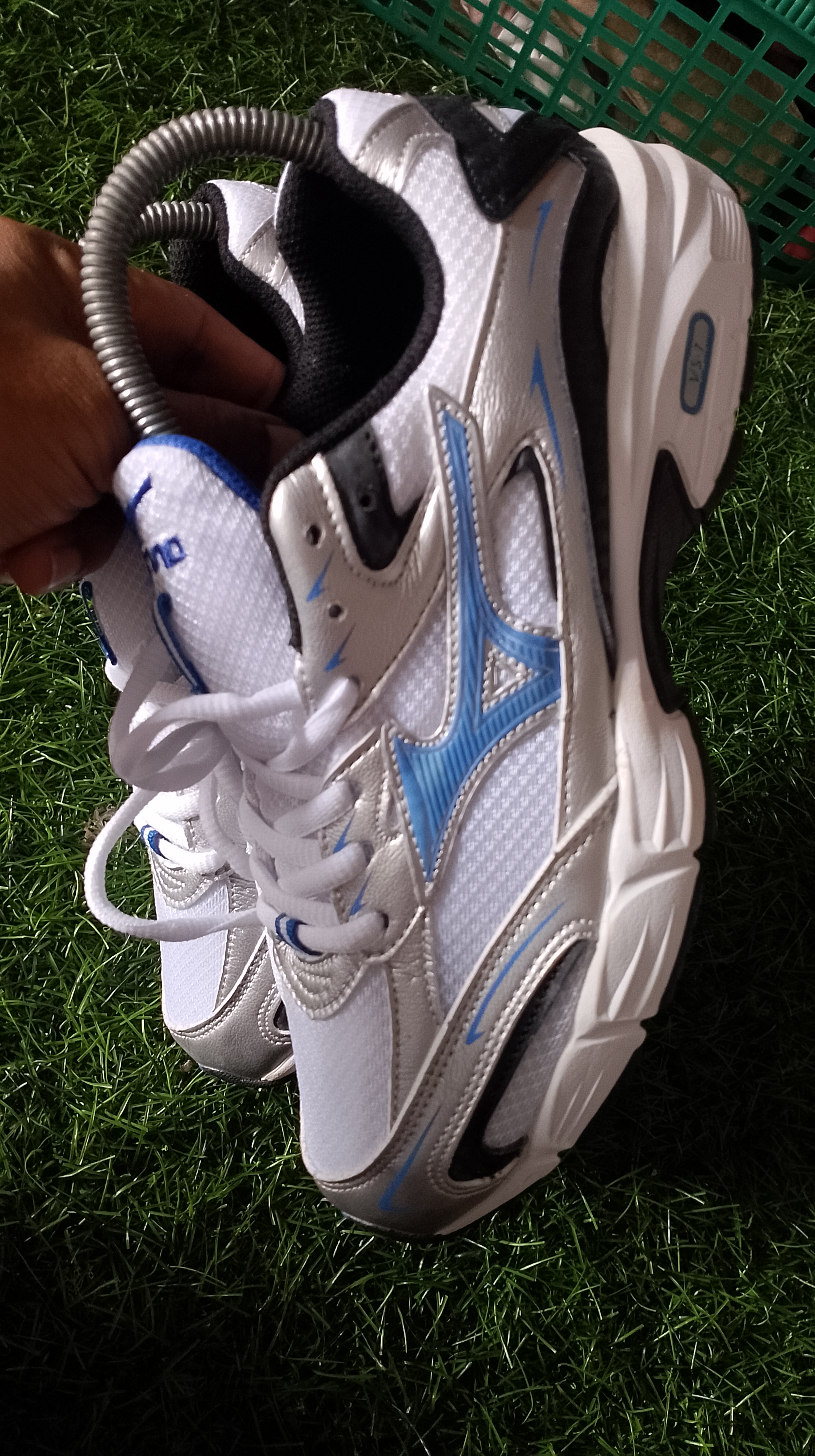 sepatu volley asic foto 4