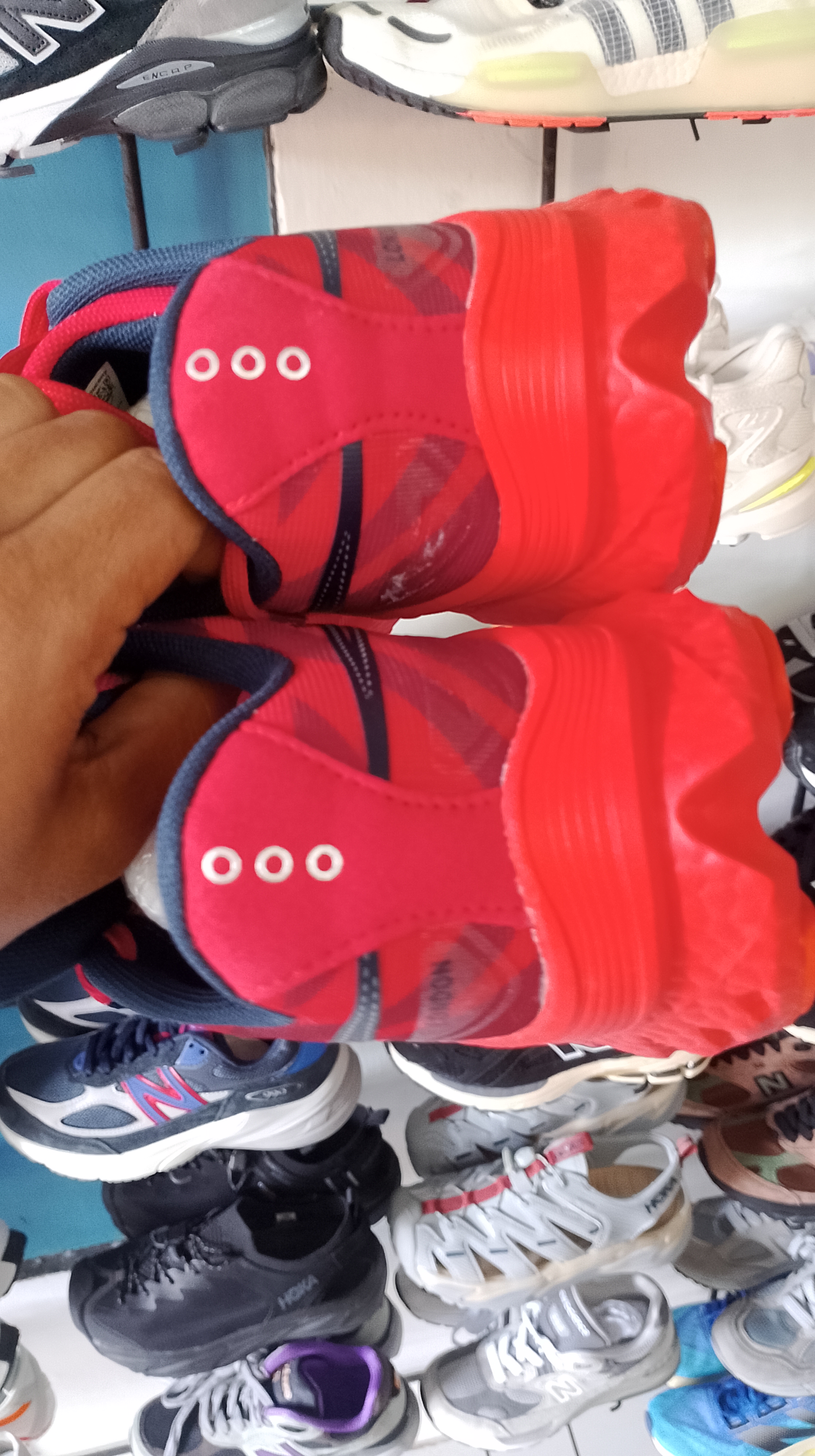 sepatu lari cowok saucony endorvin 4 foto 4