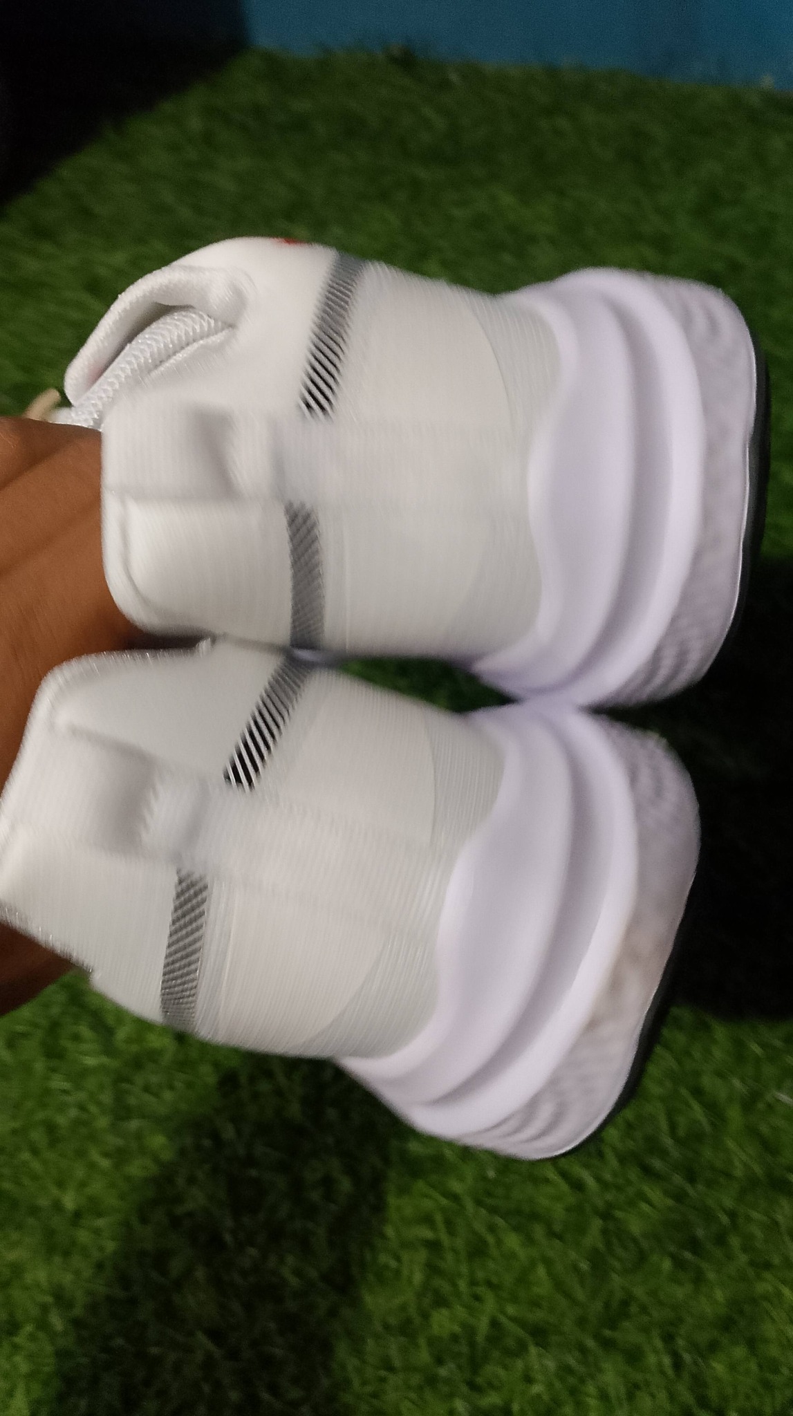 sepatu run pria foto 4