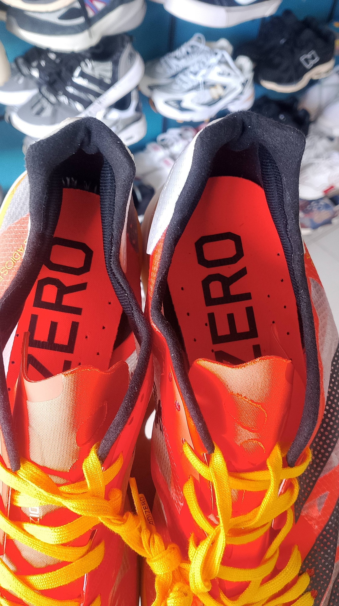 sepatu lari adizero foto 5