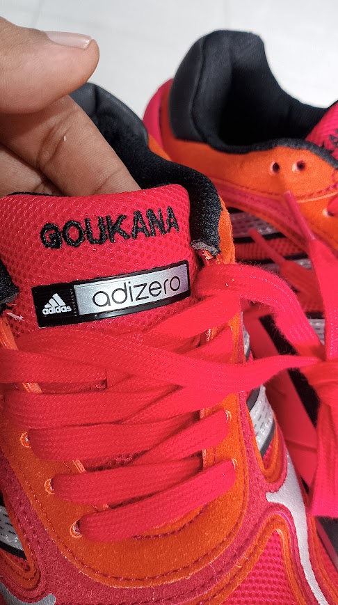 sepatu sneakers merah foto 3