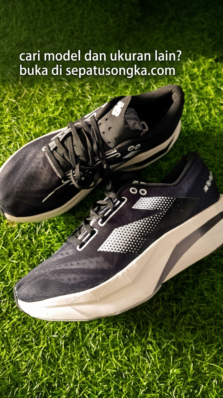 New Balance FuelCell Rebel v4 "Black/White" (atau "Graphite"
