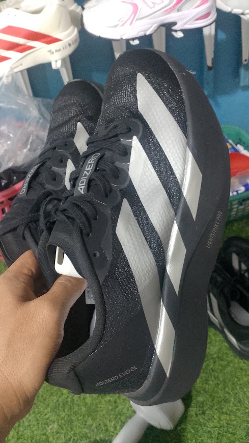 sepatu lari strip silver adizero evo sl