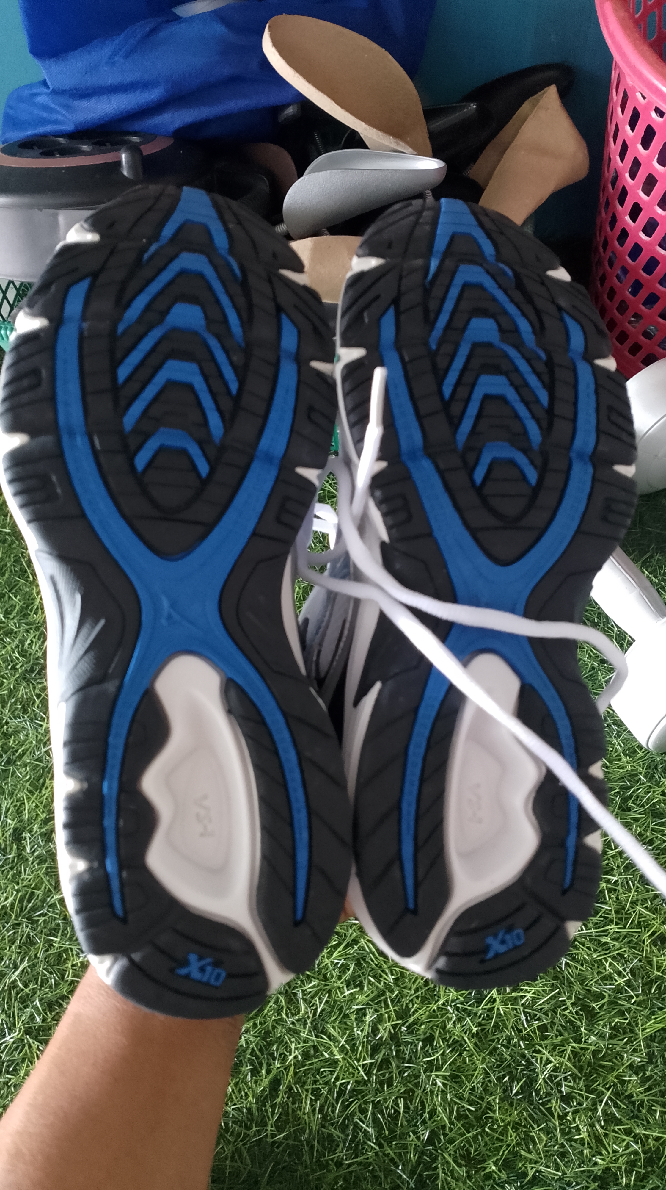 sepatu volley asic foto 3