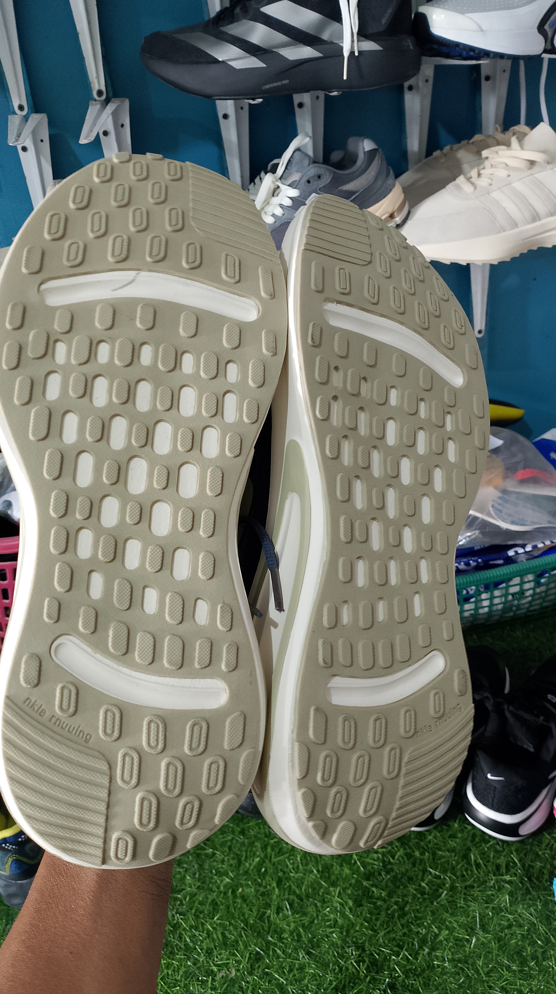 sepatu lari nike bro foto 2