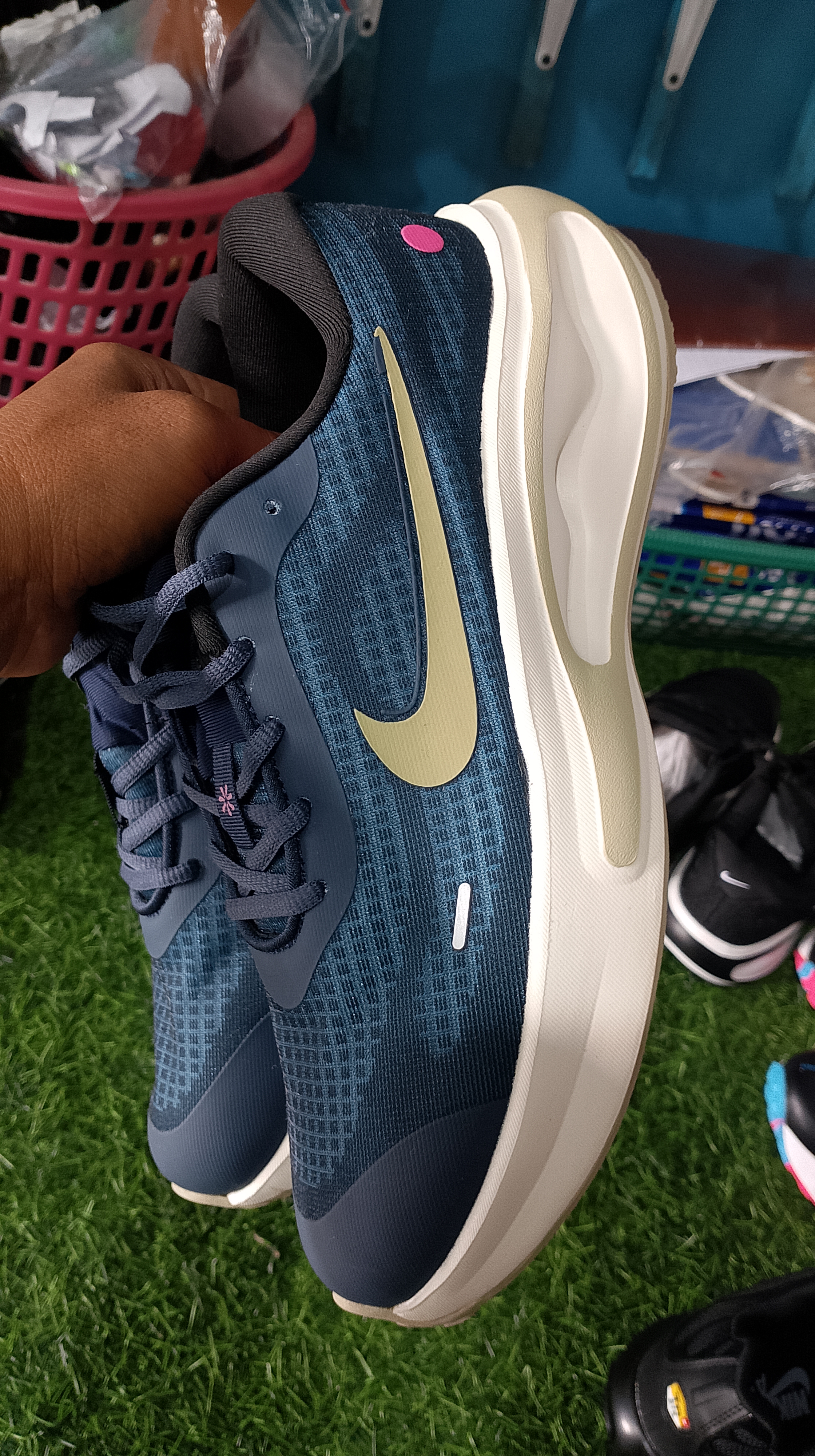 sepatu lari nike bro foto 5