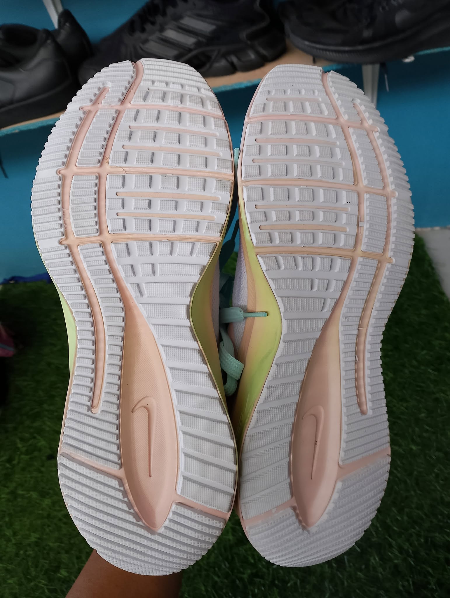 sepatu lari foto 2
