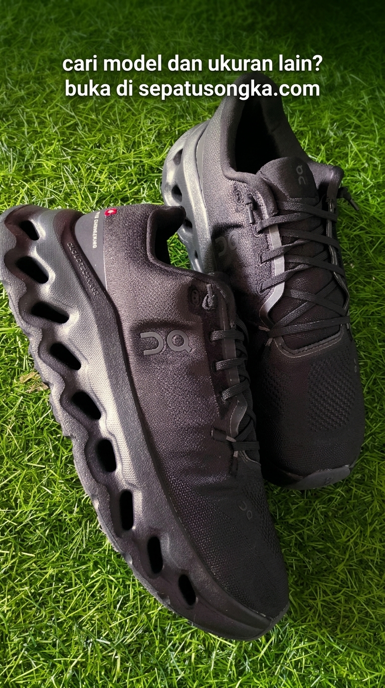 On Cloudtilt "Eclipse Black" (atau "All Black")