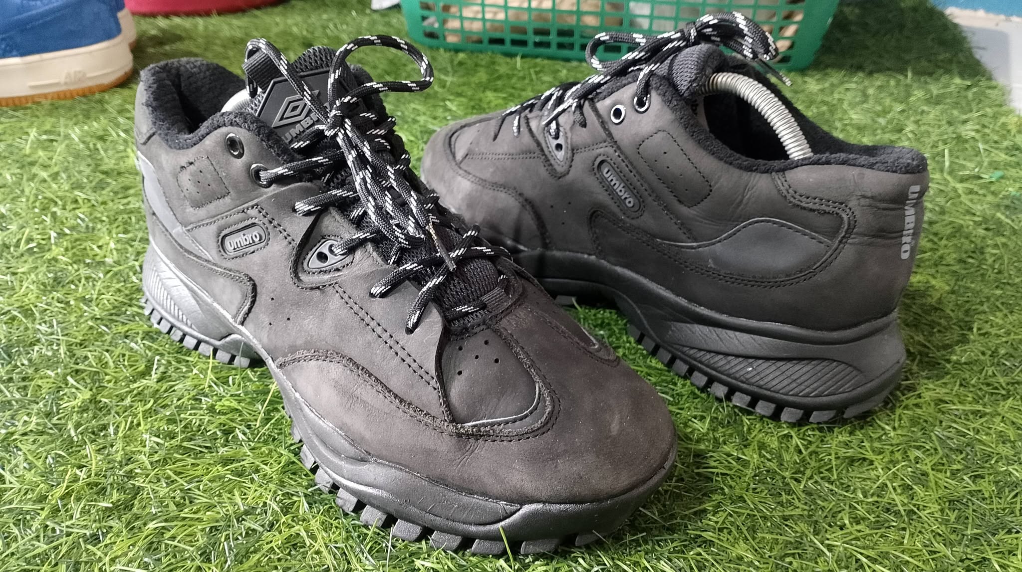 sepatu fullblack