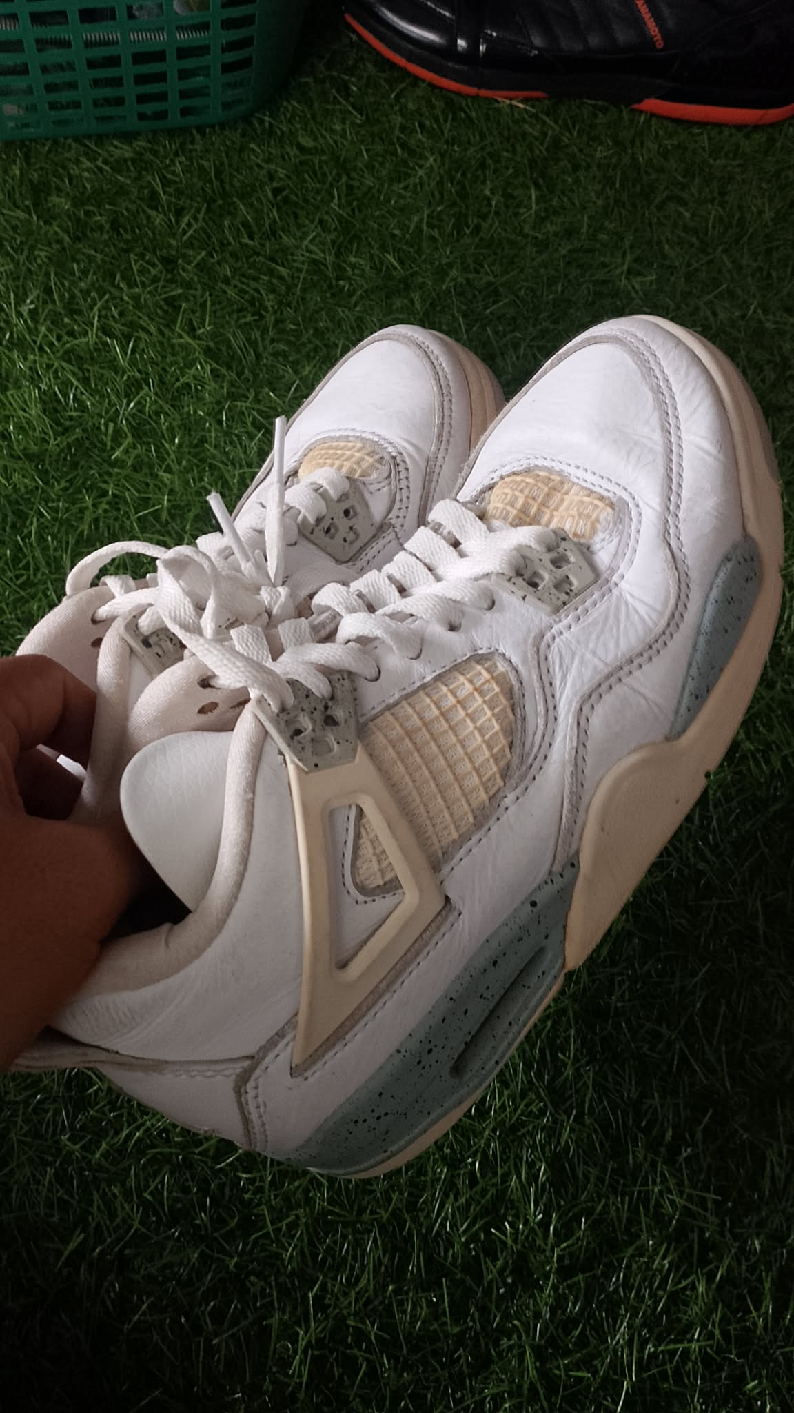 Air Jordan 4 Retro "Linen" (atau dikenal juga sebagai varian "Sand" foto 4