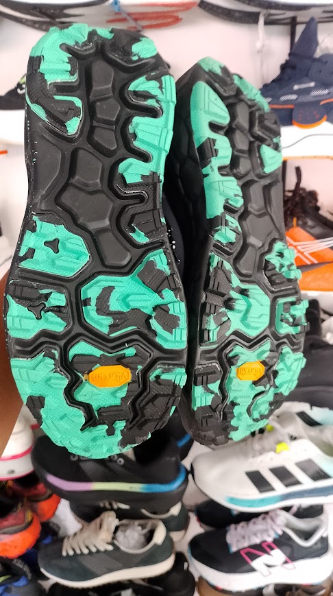 sepatu lari trail run foto 4